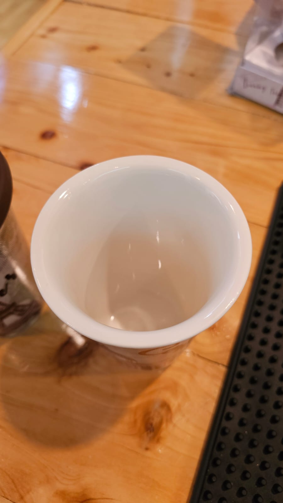 Mug Vintage con Diseño Único y Tapa de Silicona – Estilo y Funcionalidad en Cada Sorbo