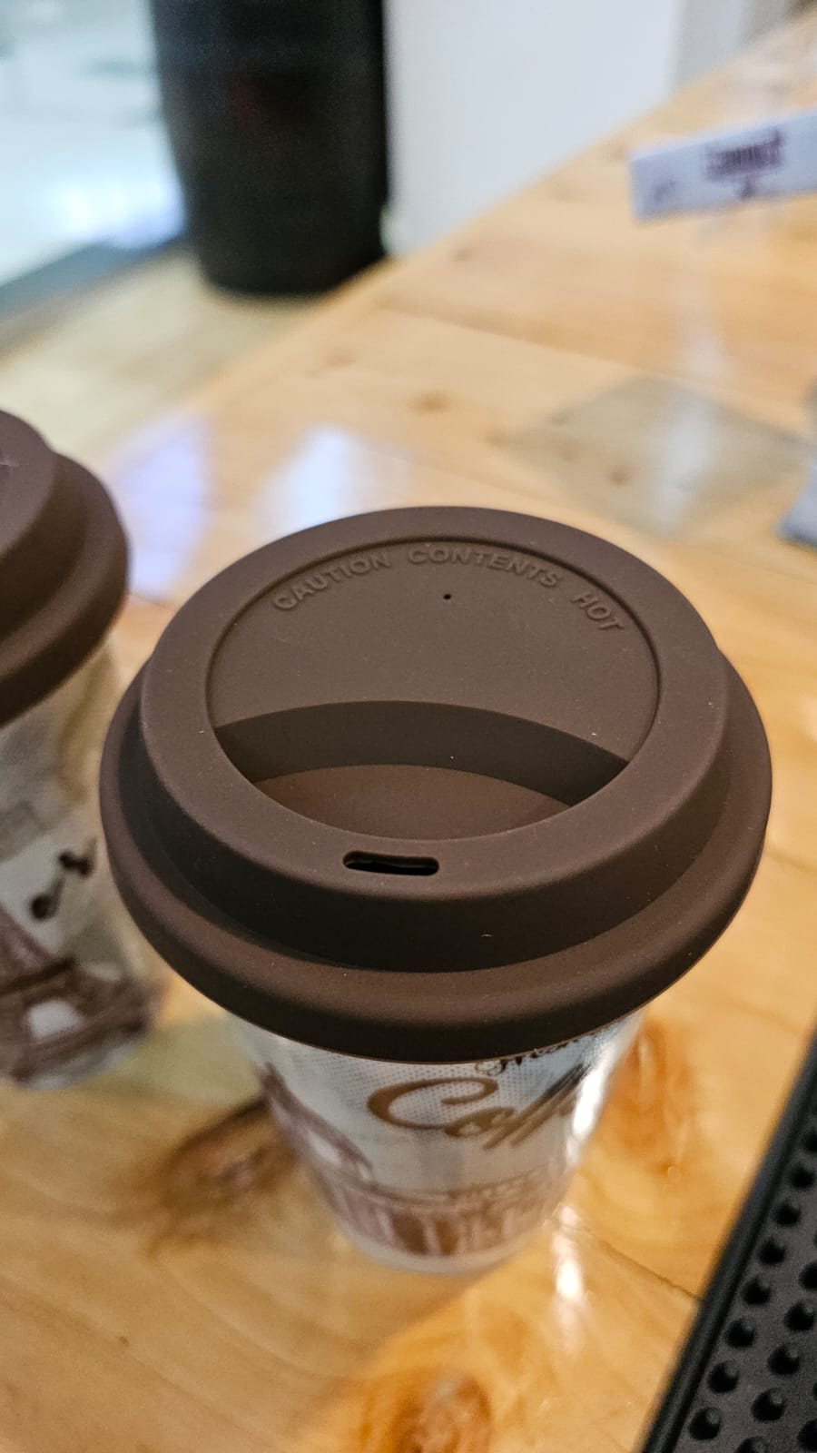 Mug Vintage con Diseño Único y Tapa de Silicona – Estilo y Funcionalidad en Cada Sorbo