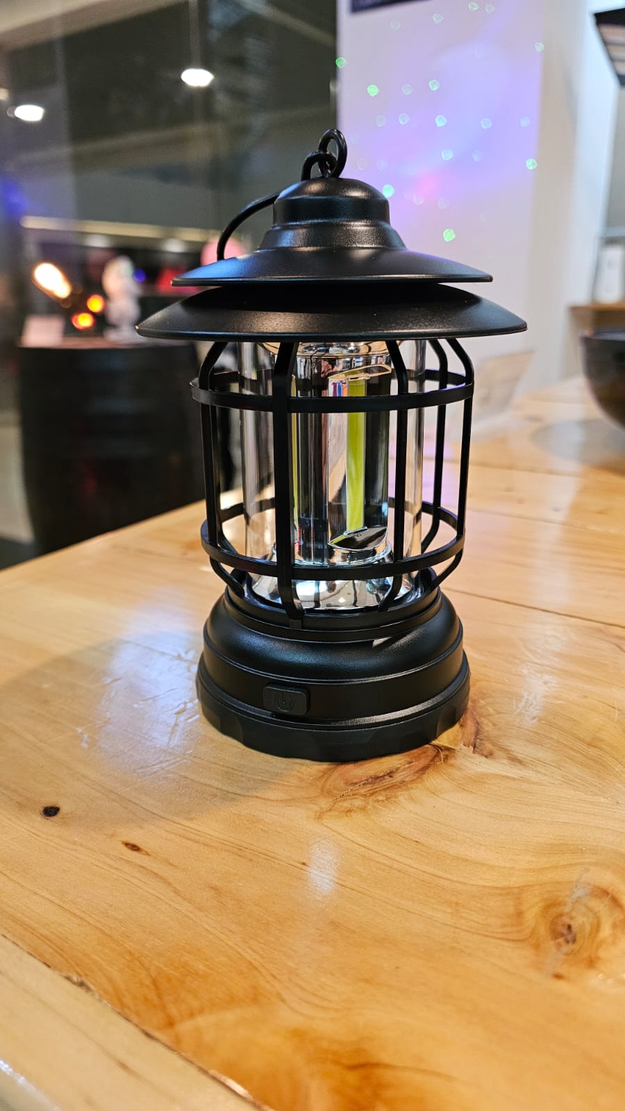 Lámpara Retro portátil con Luz LED – Estilo Clásico y Funcionalidad en Cualquier Espacio