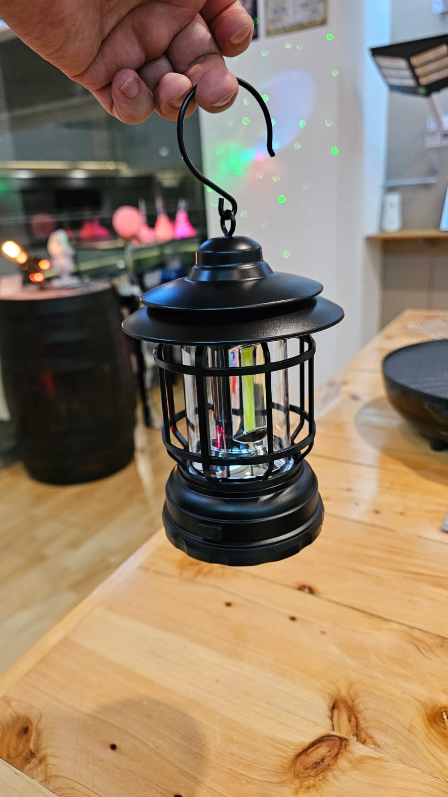 Lámpara Retro portátil con Luz LED – Estilo Clásico y Funcionalidad en Cualquier Espacio