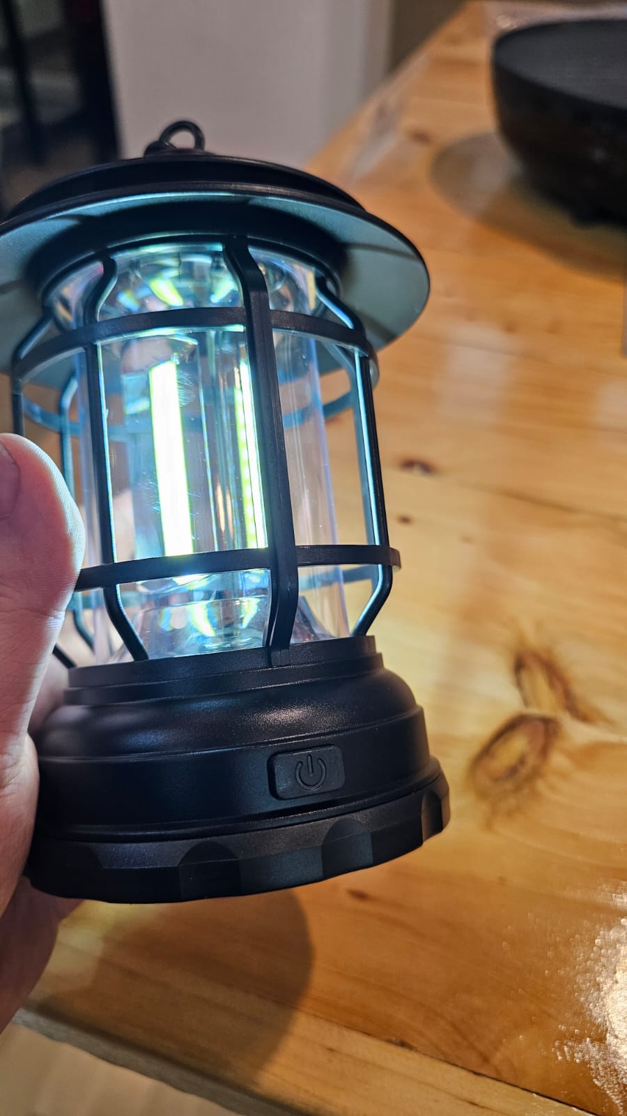 Lámpara Retro portátil con Luz LED – Estilo Clásico y Funcionalidad en Cualquier Espacio