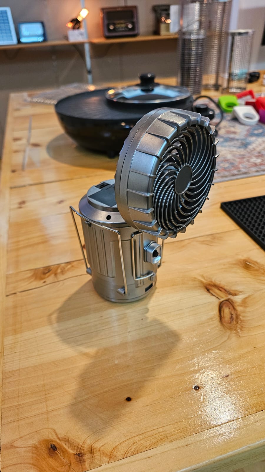 Lámpara Retro Solar con Ventilador – Iluminación y Frescura con Estilo Vintage