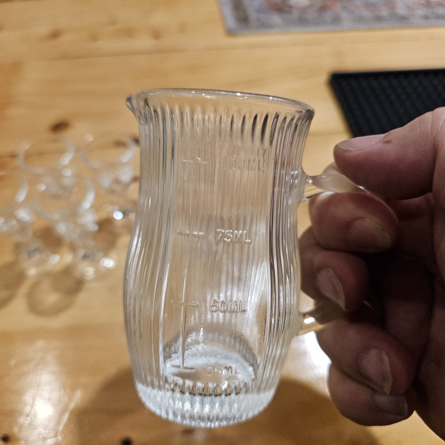 Set de 6 Vasos de Shot con Mini Vertedor – Precisión y Diversión en Cada Trago