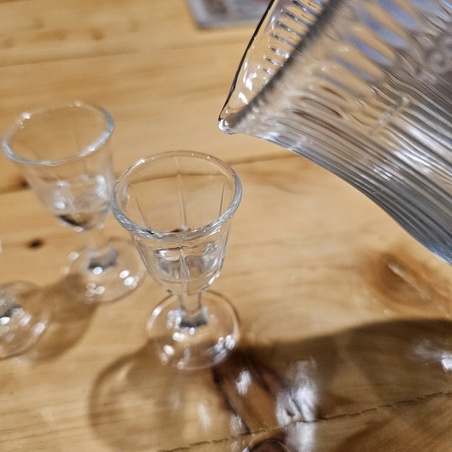 Set de 6 Vasos de Shot con Mini Vertedor – Precisión y Diversión en Cada Trago